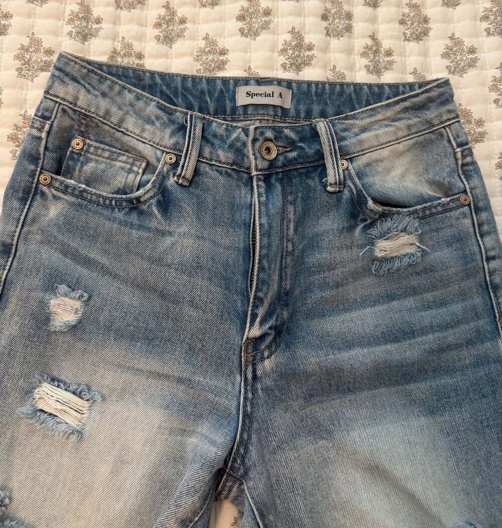 Distressed Jeans - Picture 2 of 5